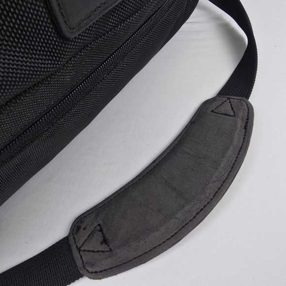 TUMI Alpha Weekend Bag Carry-On Duffle Black Ballistic Nylon 18"x 7"x 11" 221D3 - Picture 9 of 14